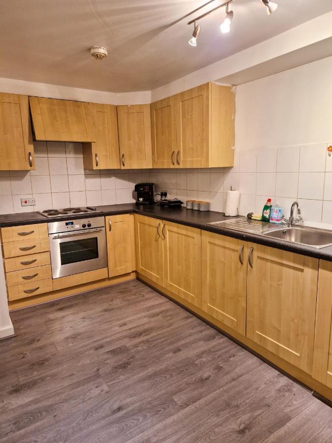 Spacious Apartment For Holiday And Contractor Groups In Salford - Private Parking - By Nmb Serviced Accommodation Manchester Luaran gambar