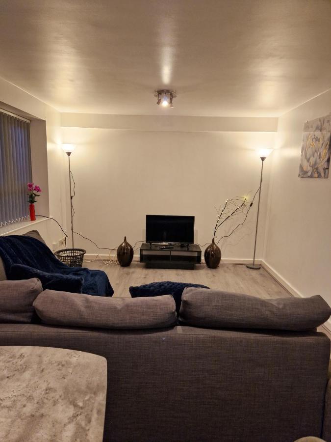 Spacious Apartment For Holiday And Contractor Groups In Salford - Private Parking - By Nmb Serviced Accommodation Manchester Luaran gambar